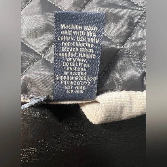 Paw & Tail Quilted Diamond Hooded Dog Jacket - small - gray - Picture 5 of 7